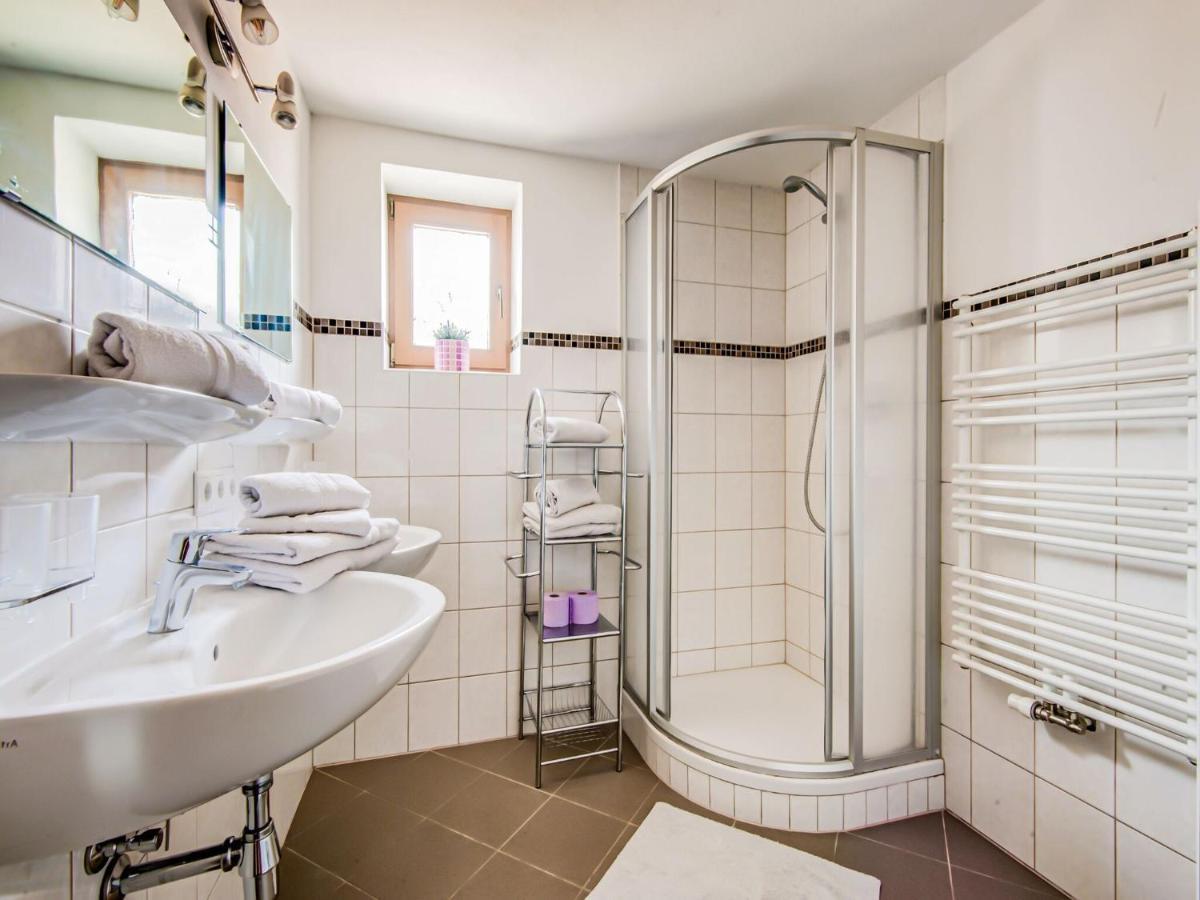 Attractive In With Storage *