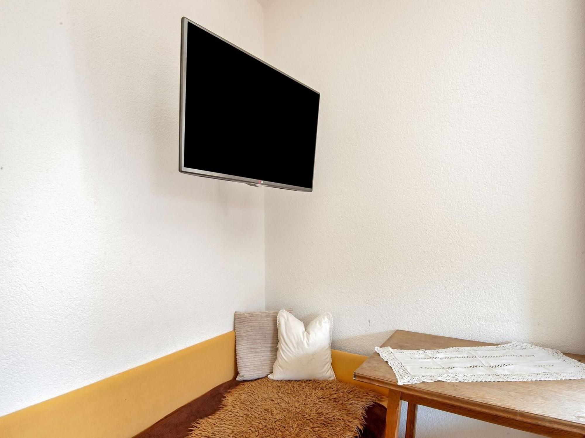 Attractive In With Storage *